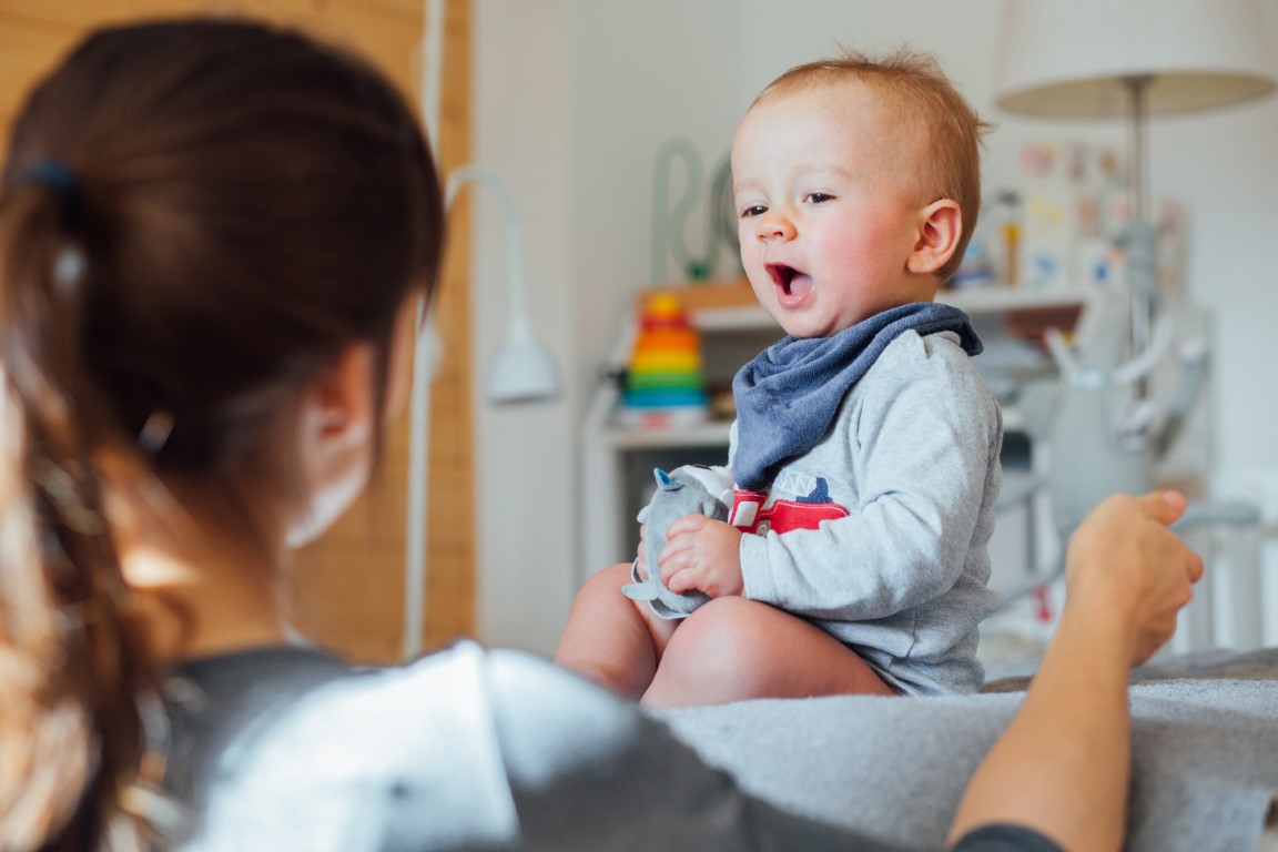 Parler an Anglais avec bébé lui permet d'assimiler la langue