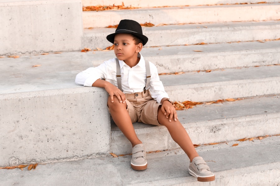 short garçon chmise blanche mariage 