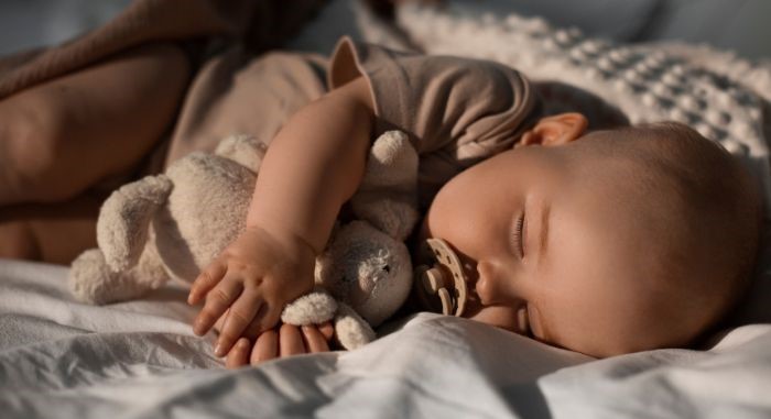 bébé dans un sommeil profond